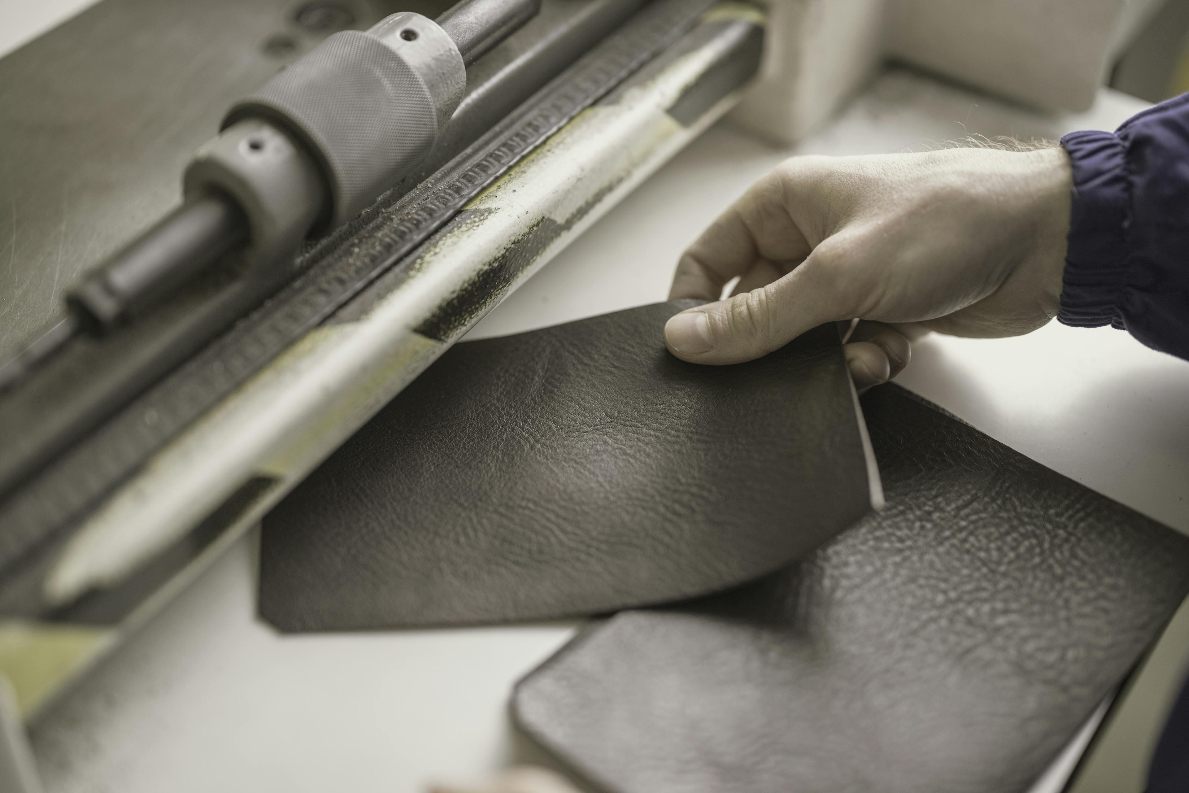 Luca Faloni Leather Wallet Craftsmanship